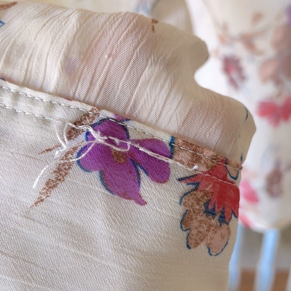 𝅺AMERICAN RAG Roll-tab Floral Button down Size M - Picture 3 of 10